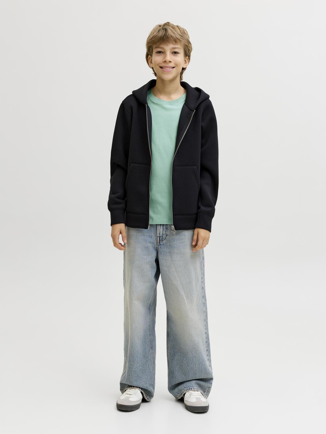 model_shot-front_full